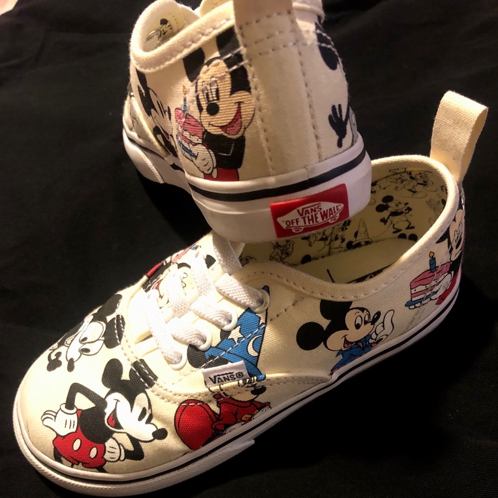 Vans x Disney Authentic Mickey Sneaker